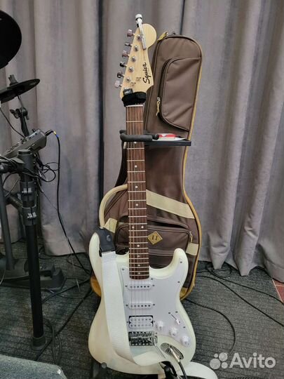Fender Squier Bullet Stratocaster HSS AWT