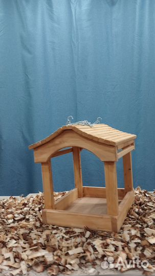 Кормушка для птиц из дерева