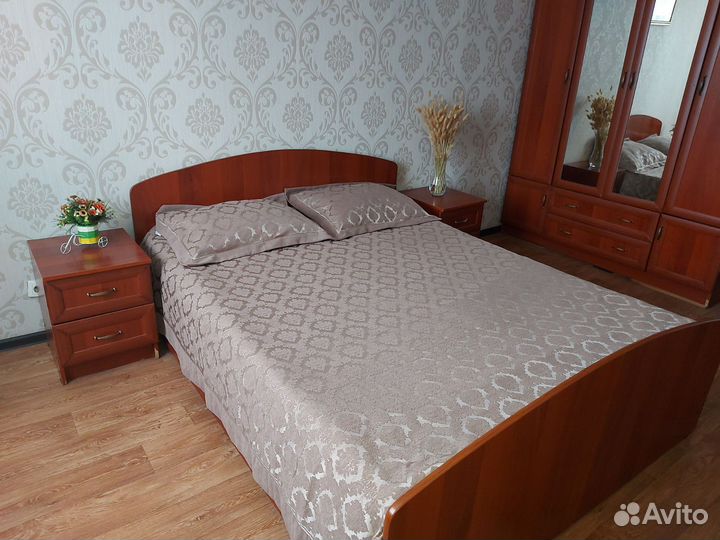 Кровать двухспальная с матрасом