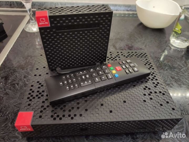 Тв приставка и роутер