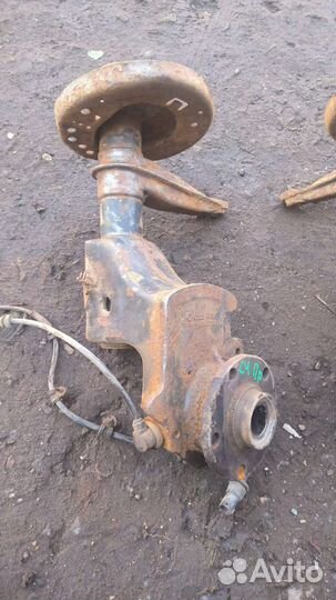 Передний правый кулак Audi 100c4 a6c4 443407258C