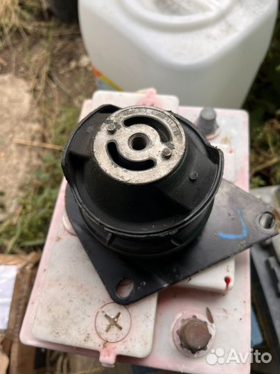 Подушка двигателя vw polo 3 правая