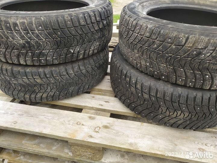 Michelin X-Ice North 3 215/60 R17