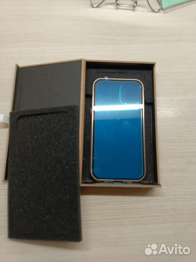 Чехол на iPhone 11 золотой