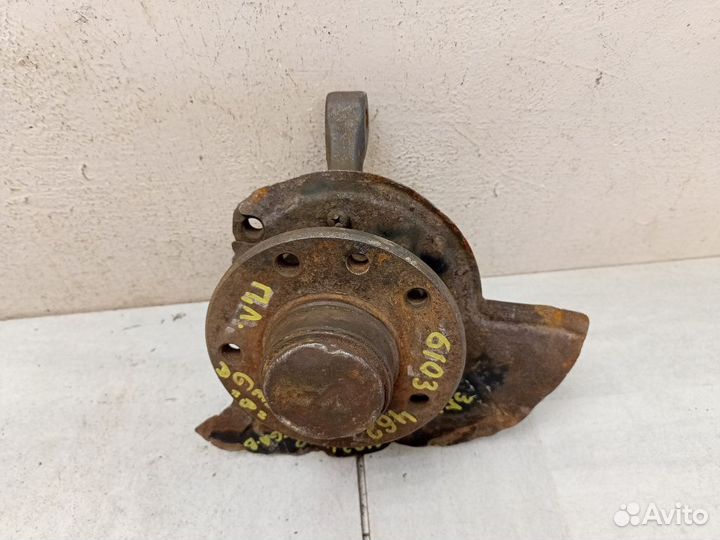 Кулак передний левый Опель