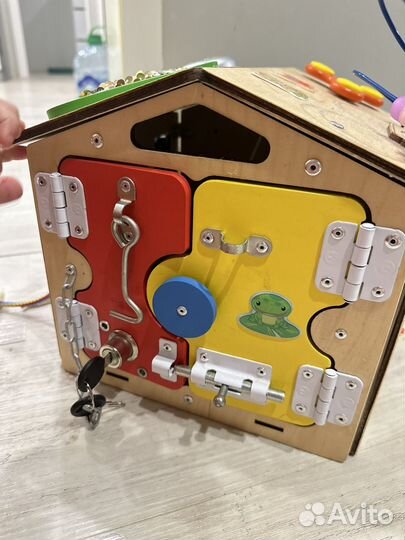 Бизиборд домик