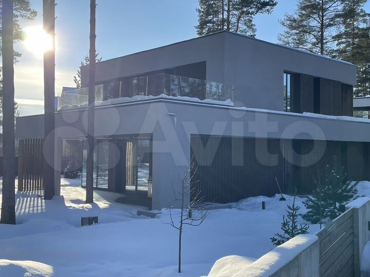 Коттедж 330 м² на участке 17 сот.