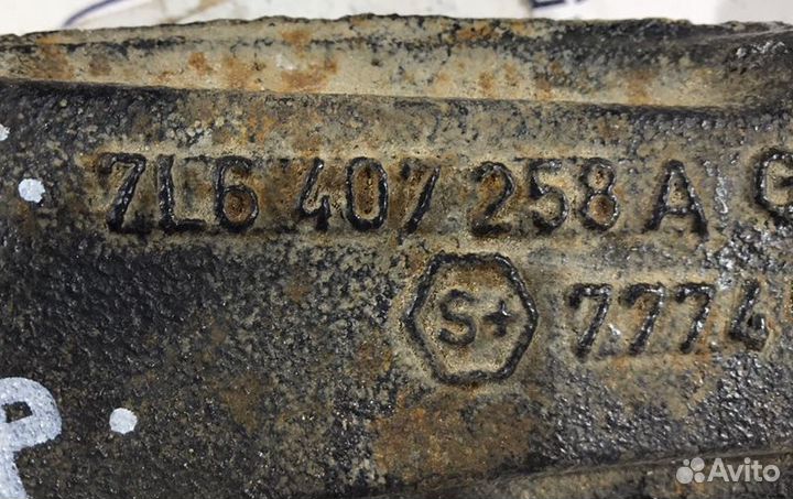 Кулак поворотный передний правый Volkswagen