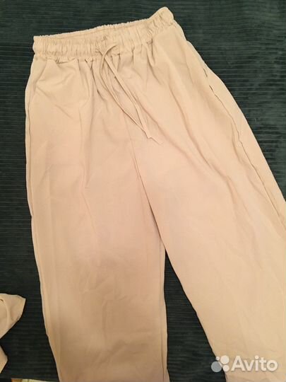 Новый Костюм женский, бежевый, размер L