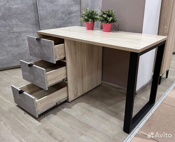 Стол письменный с ящиками /Стол компьютерный