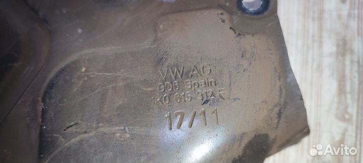 Кожух тормозного диска передний правый VAG