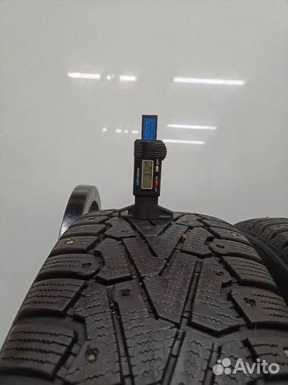 Pirelli Ice Zero 215/65 R16