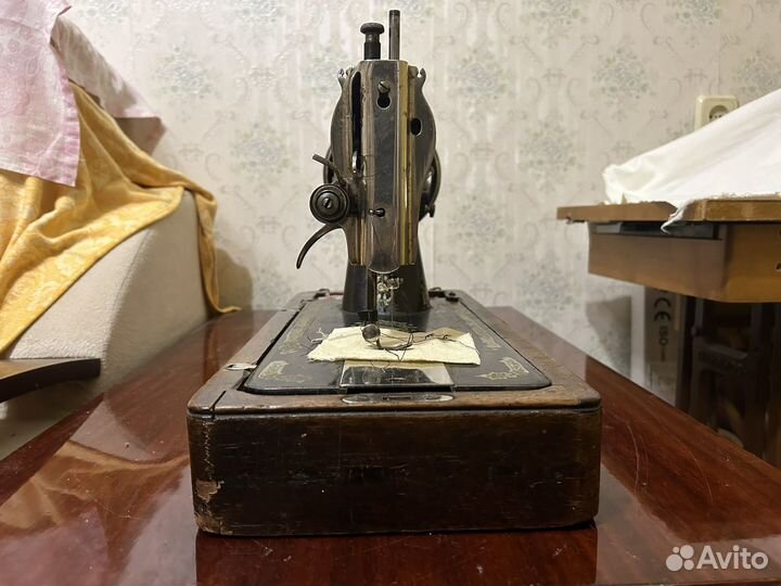 Швейная машина зингер