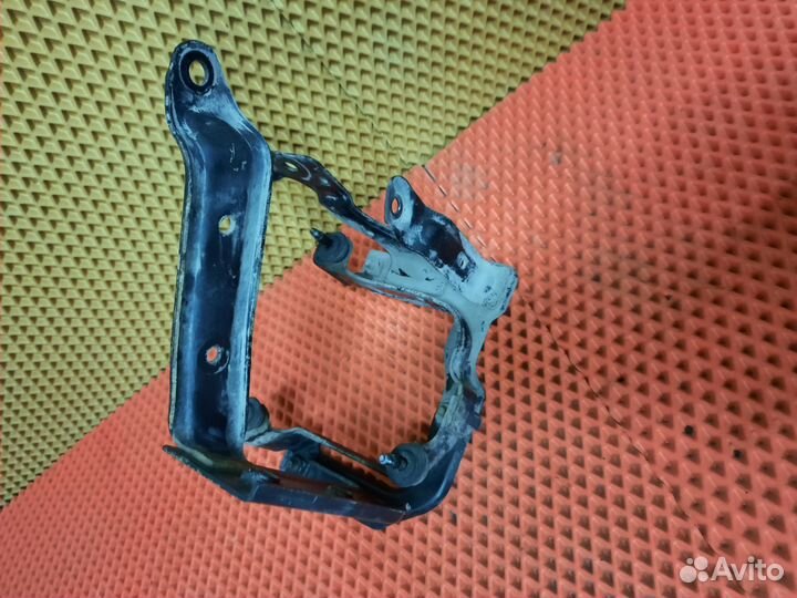 Кронштейн эгур Ford Focus 2