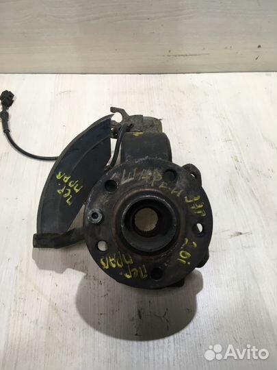 Кулак передний правый фольксваген sharan