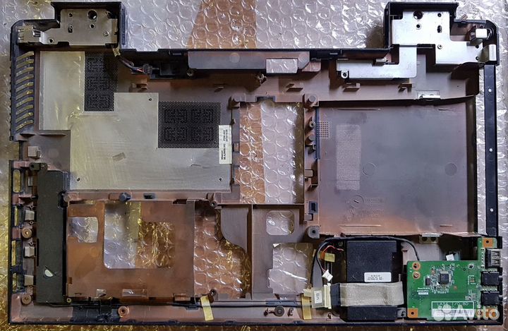 Нижняя часть корпуса от ноутбука Lenovo B560