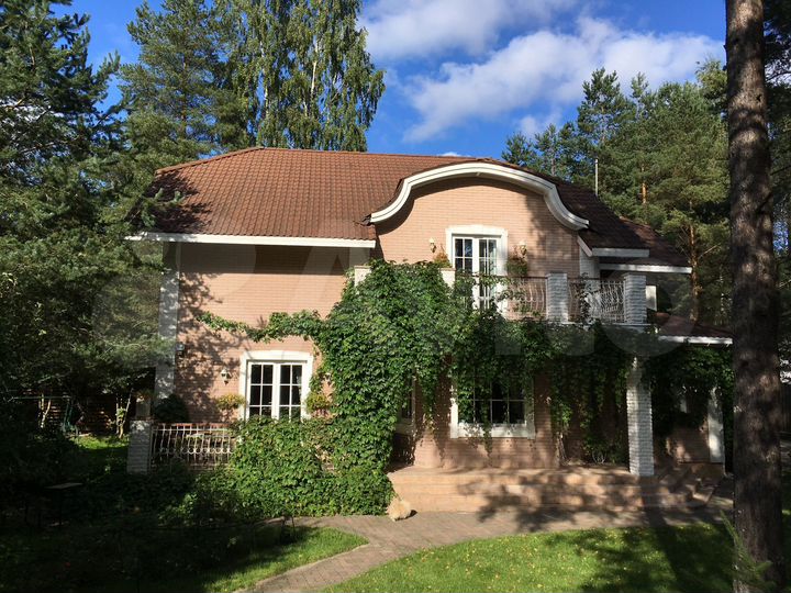 Дом 268,9 м² на участке 13,3 сот.