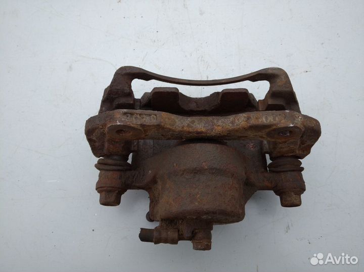 Суппорт передний правый Mitsubishi Galant e5