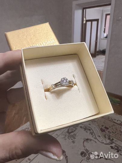 Золотое кольцо с бриллиантами