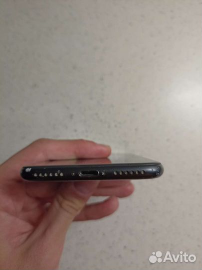 Телефон iPhone 7
