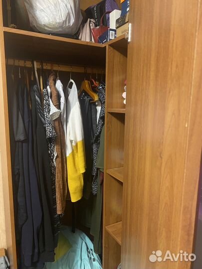 Угловой шкаф с зеркалом