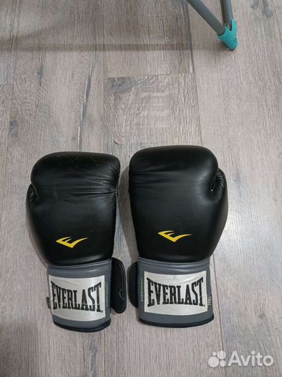 Боксерские перчатки 10 oz