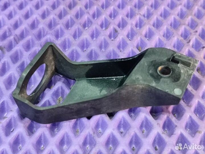 Кронштейн радиатора передний правый Nissan X-Trail