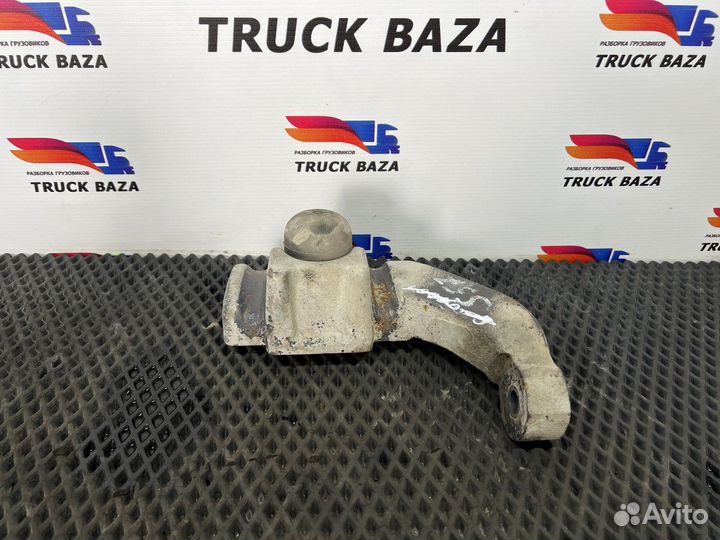 Кронштейн переднего амортизатора правый