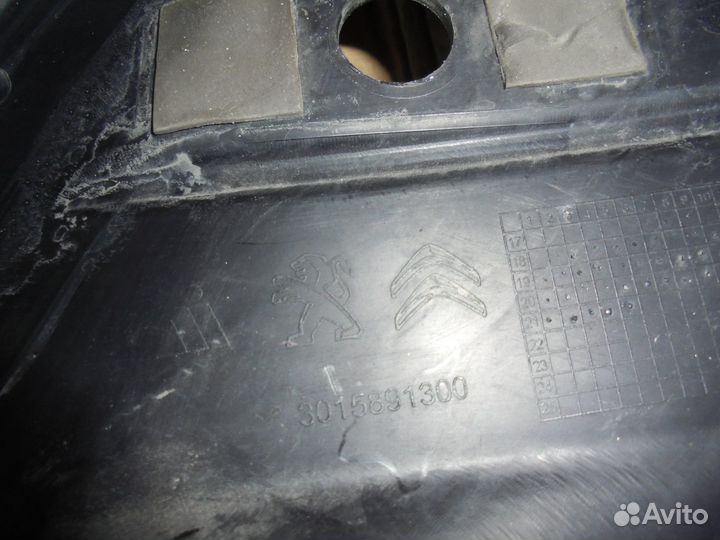 Решетка птф передняя правая Peugeot Traveller