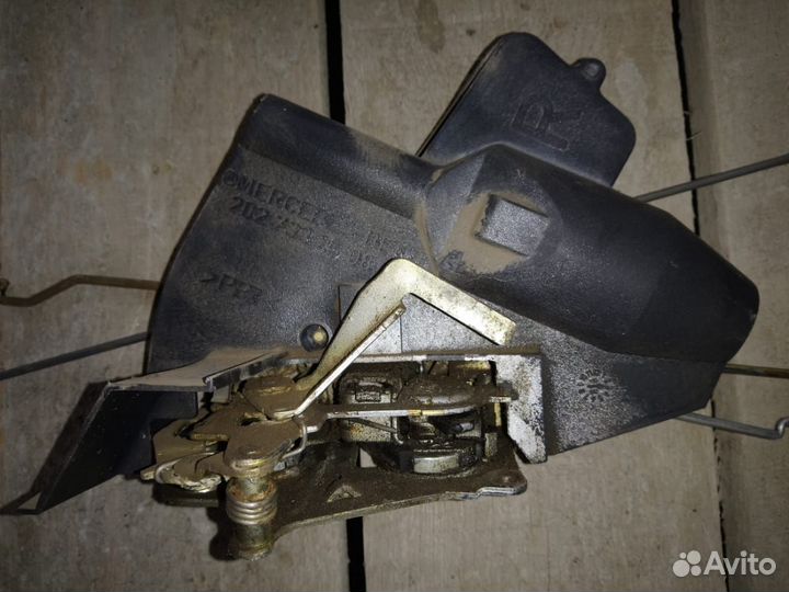 Замок двери Мерседес w202 s202 c200