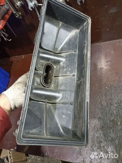 Корпус воздушного фильтра Фольксваген Гольф 2 t3