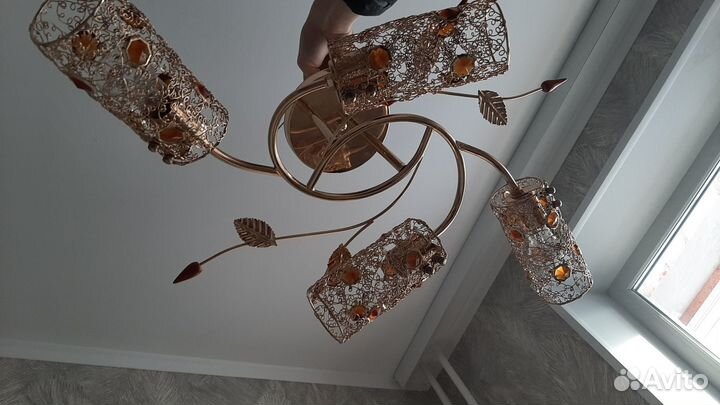 Продам люстру