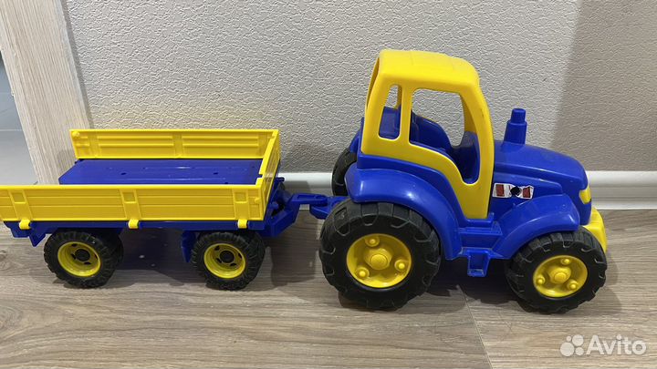 Синий трактор