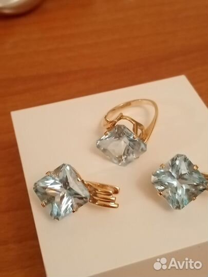 Золотой комплект с топазом