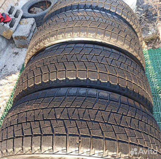Bridgestone Blizzak DM-V1 235/55 R19