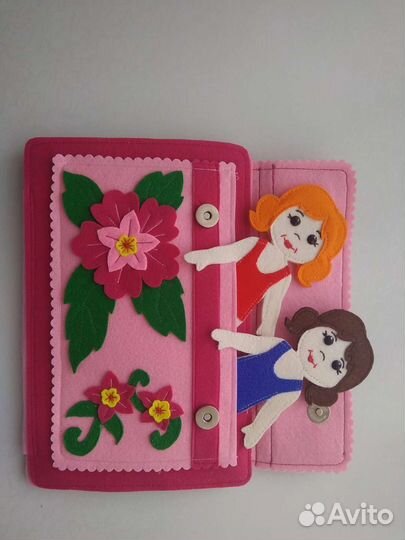 Кукольный домик с куколками из фетра