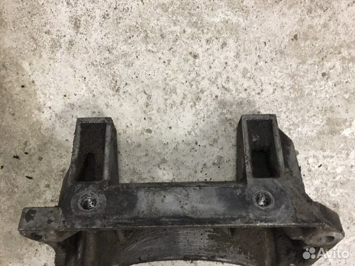 Кронштейн кпп Mercedes W203 (3212)