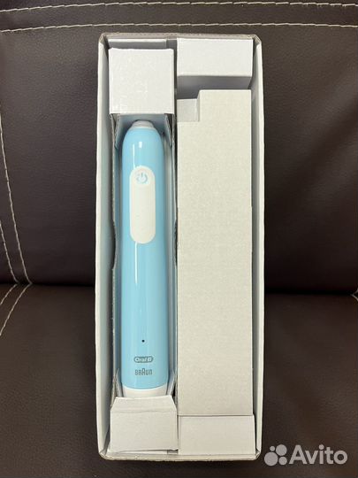 Электрическая зубная щетка oral b pro