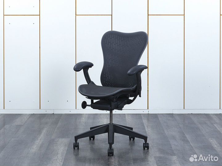 Офисное кресло для руководителя Herman Miller Mirr