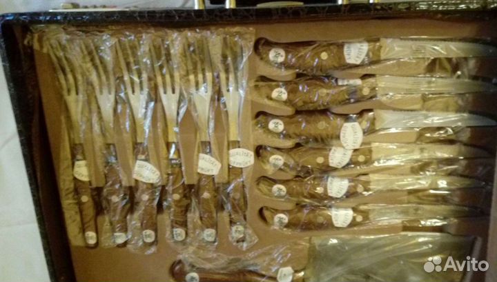 Набор кухонных ножей в чемодане