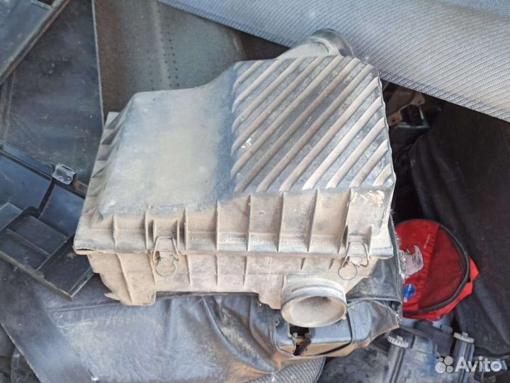 Корпус воздушного фильтра Volkswagen Passat b3