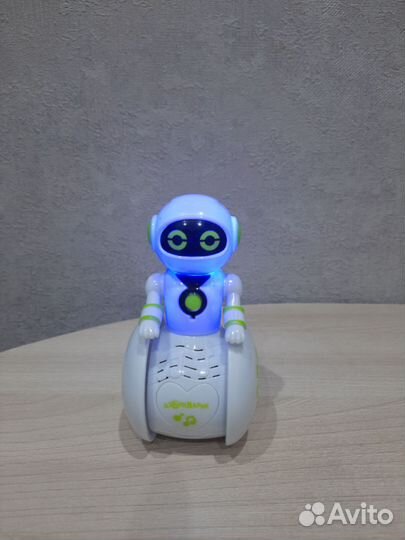 Робот-неваляшка музыкальный