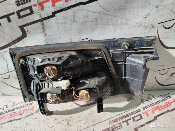 Фальшпанель toyota estima estima hybrid ACR30W ACR40W AHR10W MCR30W MCR40W 28170 без туманки правая