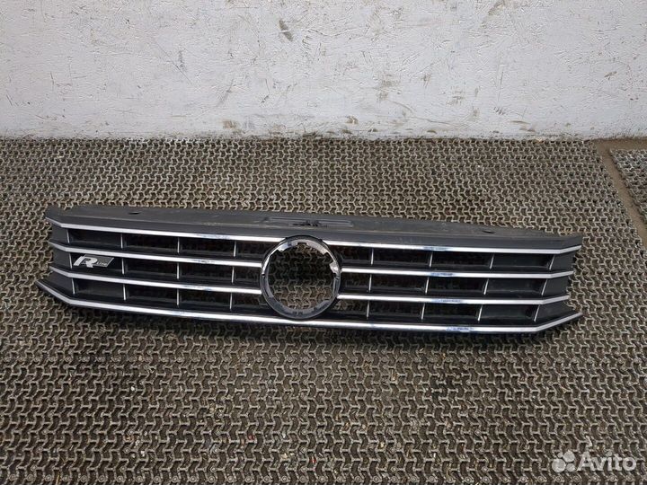 Решетка радиатора Volkswagen Passat 8 2015, 2018