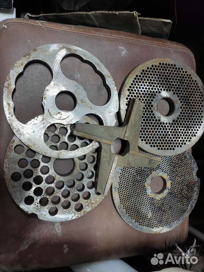 Нож и решетки 20см от пром.мясорубки