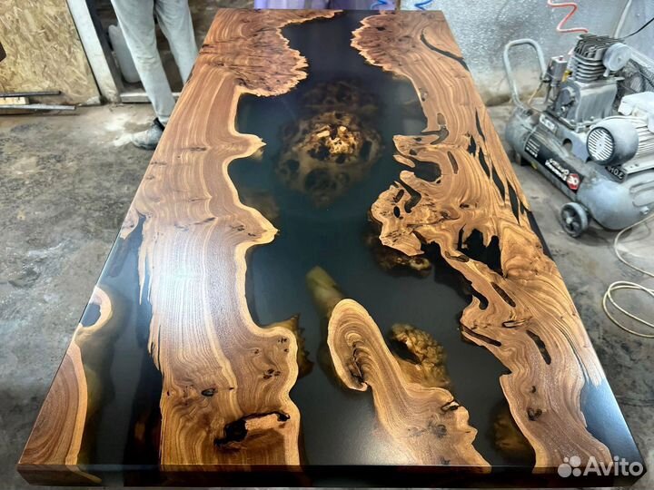 Стол из эпоксидной смолы