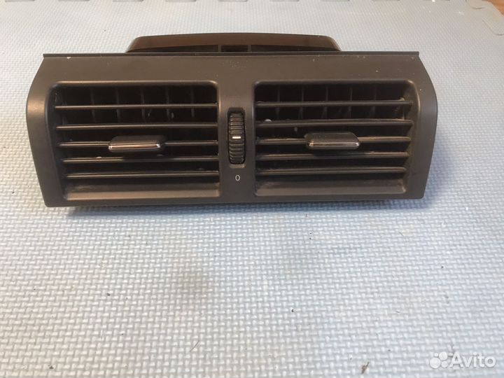 Дефлектор торпеды центральный mercedes w210