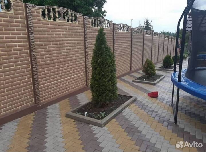 Забор из бетонный плит