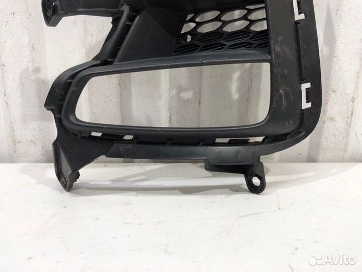 Накладка противотуманной фары (правая) Kia Ceed