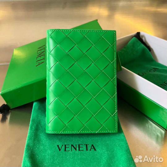 Обложка для паспорта Bottega Veneta зеленая